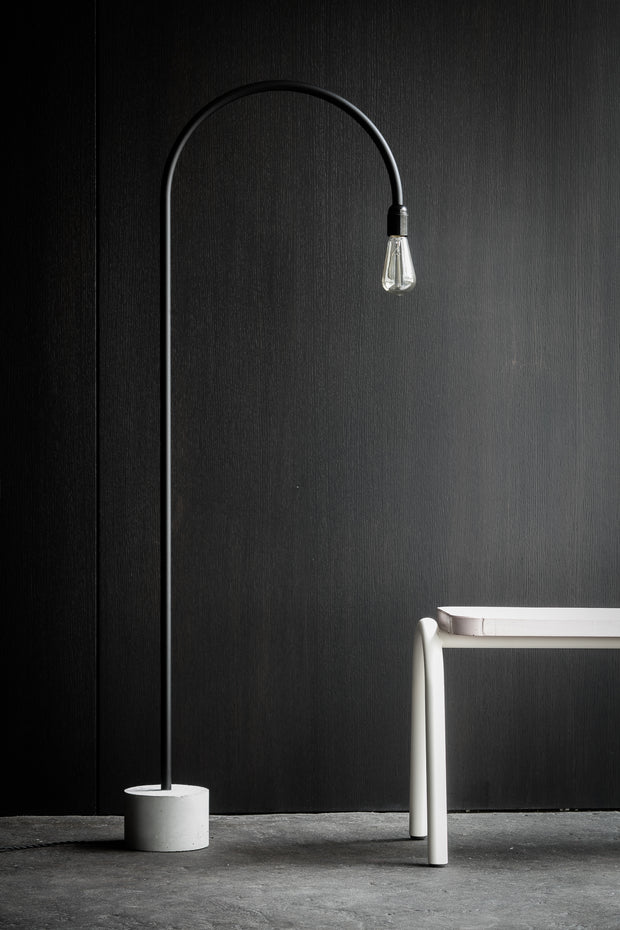 Bultin Minimalistic Floor Lamp - Colourful Eye-Catcher with Concrete & Steel.