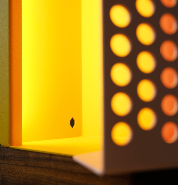 Atelier Piraat - Exclusive Honeycomb Table Lamp.